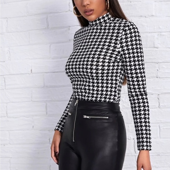 SHEIN Unity Mock Neck Houndstooth Top in Black/White - Picture 4 of 6